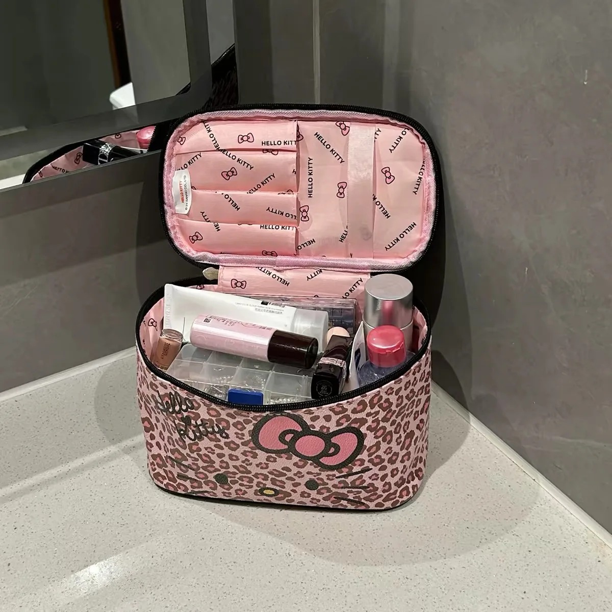 Travel Accessories Present - サンリオ ハローキティ レディース レオパード柄 ビューティーオーガナイザー かわいい