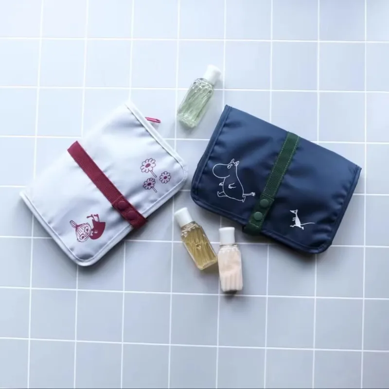 Travel Accessories Toiletries - かわいいアニメ「ムーミン」シリーズのクリエイティブなデザインが施された、キャラクター柄のトイレタリーバッグ。持ち運び可能で、吊り下げて使える折りたたみ式の旅行用収納バッグ。