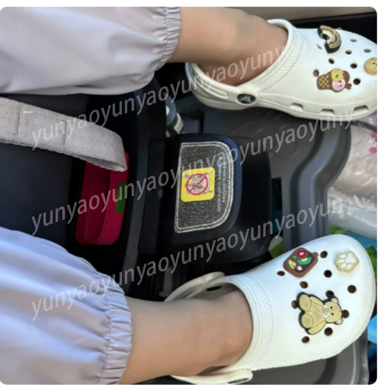 ポータブル折りたたみ式車用ベビーフットレストペダルユニバーサ - Travel Accessories With Toddler のレビューと価格