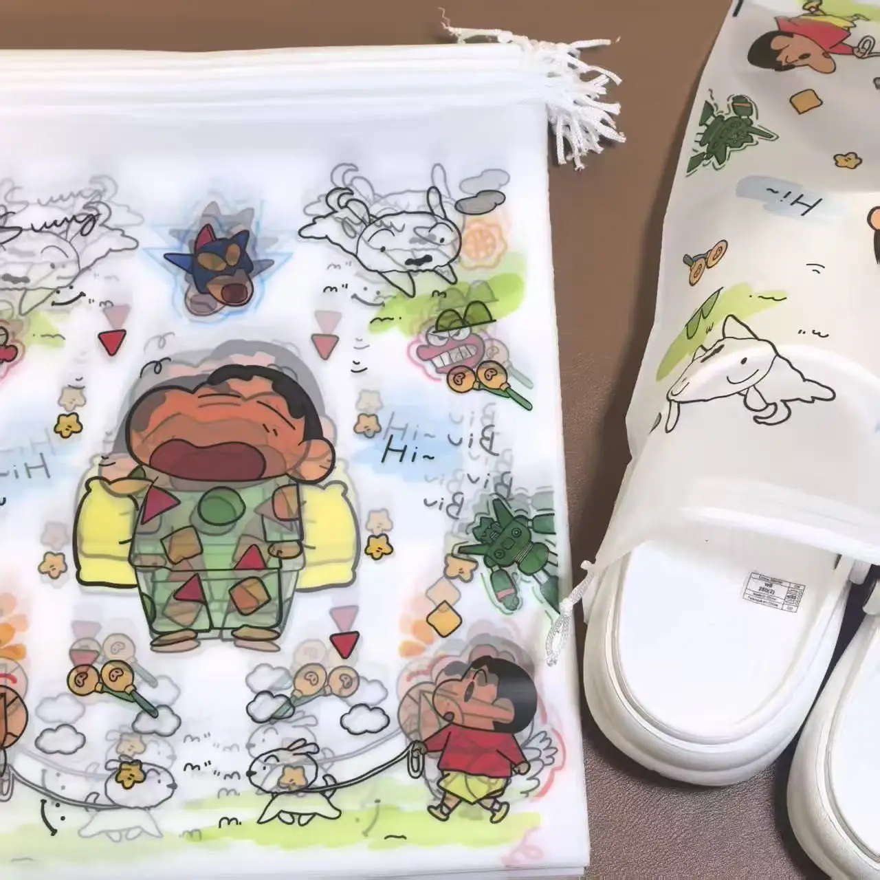 クレヨンしんちゃんのドローストリング付きシューズバッグ。持ち - It Travel Accessories のレビューと価格
