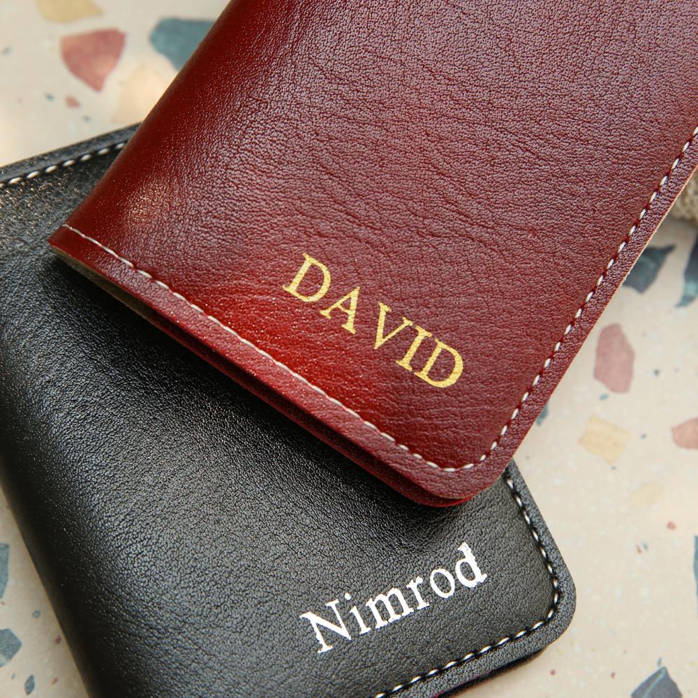 パーソナライズされたカスタム名入り二つ折りレザーカードウォレ - Travel Accessories Present のレビューと価格