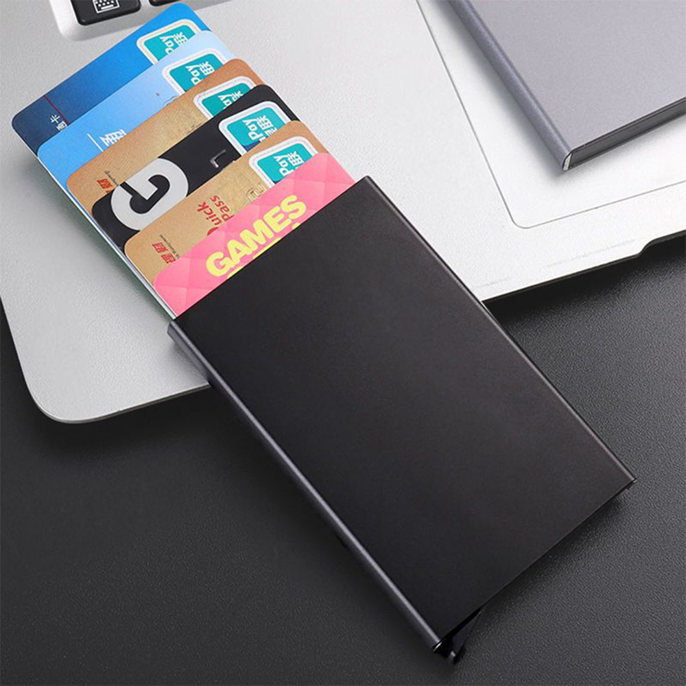 アルミ製RFIDカードホルダー NFCブロッキングリーダー  - Travel Wallet Slim のレビューと価格